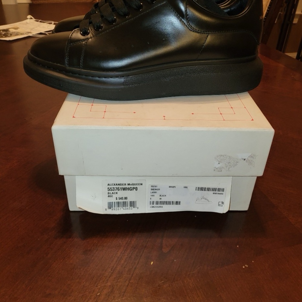 Alexander McQueen Men's Black Leather Lace-Up Sneakers - Picture 4 of 9